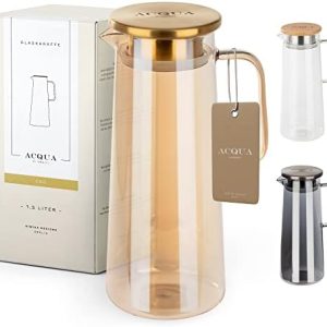 ACQUA DI AMALFI® Glaskaraffe mit Deckel | Wasserkaraffe 1,5 Liter | Glaskanne mit Deckel | auslaufsicher & hochwertig | Karaffe Glas ideal für Limonade, Wasser & Tee (GOLD/GOLD)